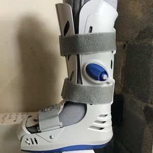 Orthopedic Air Walker Boot Cast (DeRoyal)